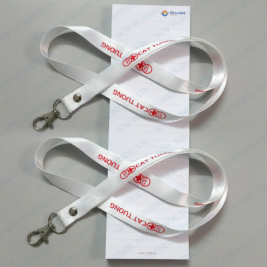 In logo trên dây đeo thẻ trắng